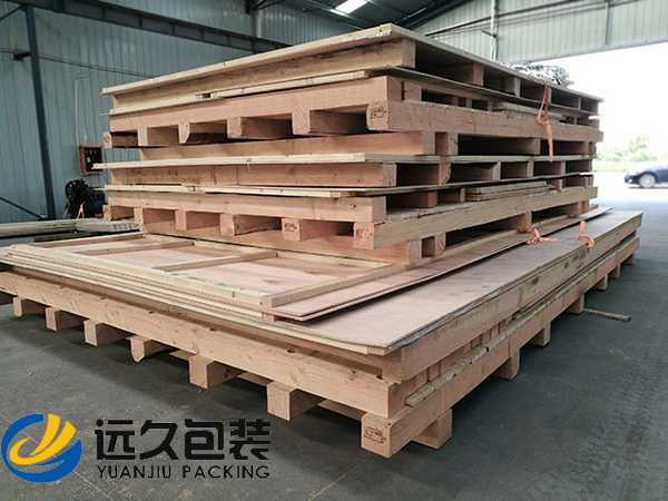 防止包裝木箱底盤(pán)受潮可以采取以下幾種措施
